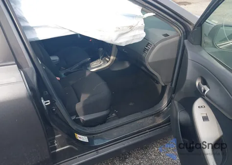 2011 Toyota Corolla S z USA, uszkodzony, nr VIN 2T1BU4EE7BC621480